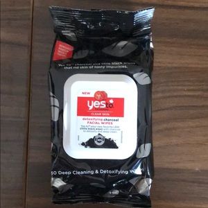 Yes To Detoxifying Charcoal Facial Wipes